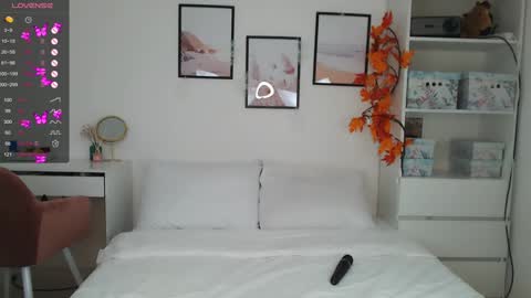 Snapshot of emilyxgrasez chatting on February 6, 11:37 pm Emily online show from February 6, 11:37 pm