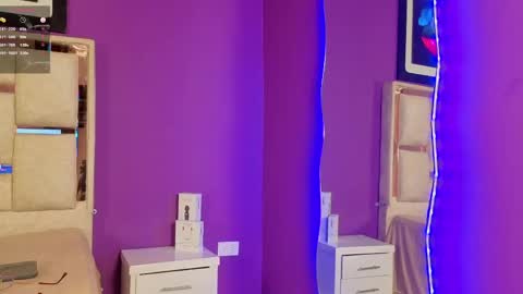 emilyy_cooperr online show from April 29, 12:10 pm