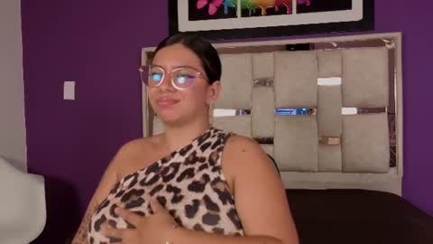 emilyy_cooperr online show from July 3, 12:32 pm