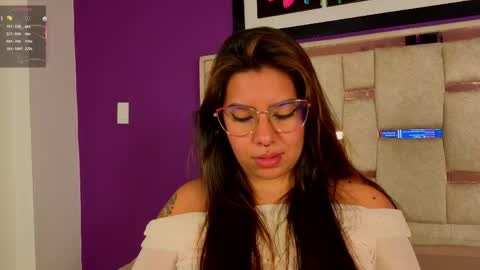 emilyy_cooperr online show from April 25, 12:51 pm