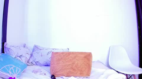 Emily Gomez online show from February 24, 7:09 pm