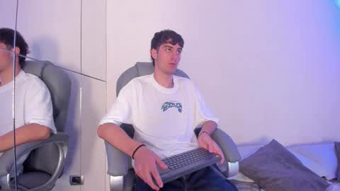 emir_ozan online show from November 21, 11:30 am