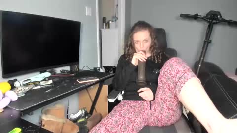 emliyjamesmjb online show from February 25, 11:37 pm