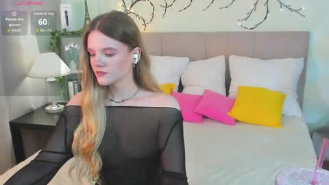 emma__peach online show from May 9, 9:37 am