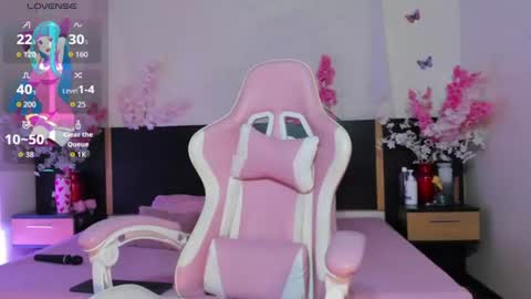 emma_ayala online show from July 13, 7:17 pm