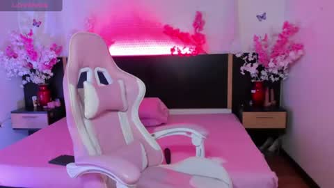 emma_ayala online show from July 3, 7:29 pm