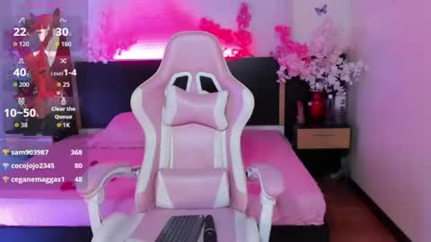 emma_ayala online show from June 24, 7:32 pm