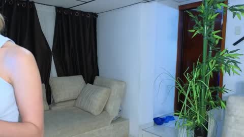 Emma Blue  modelo independiente online show from March 7, 6:35 am