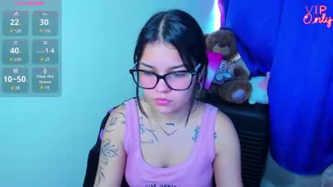 emma_boo_ online show from August 1, 10:33 pm