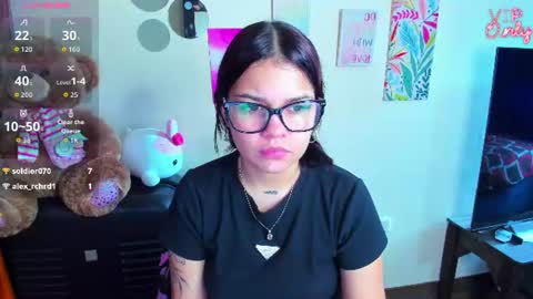 emma_boo_ online show from June 23, 3:18 pm