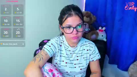 emma_boo_ online show from July 9, 4:11 pm