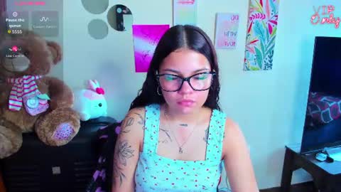 emma_boo_ online show from June 24, 3:19 pm