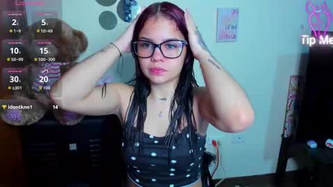 emma_boo_ online show from March 12, 11:41 pm