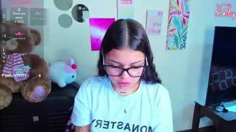 emma_boo_ online show from June 19, 8:37 pm