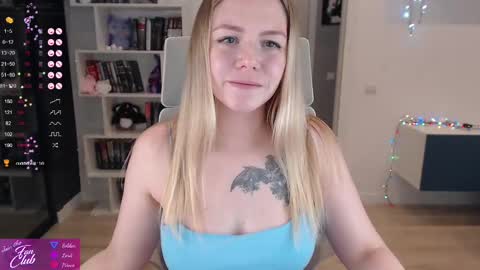 Snapshot of emma_bryan chatting on March 1, 2:44 pm Emma online show from March 1, 2:44 pm