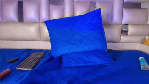 Snapshot of emma_curvy1 chatting on February 28, 6:32 am Emma online show from February 28, 6:32 am