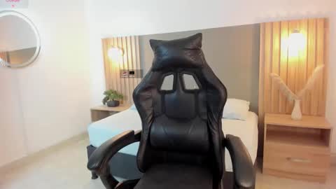 E M M A online show from October 21, 2:16 am