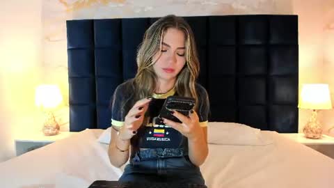 emma_jhoons online show from July 4, 5:11 am