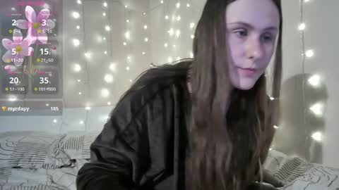 emma_just online show from May 31, 9:19 am