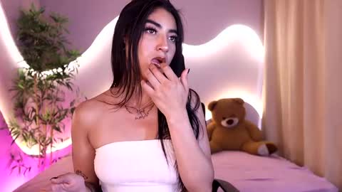Emma online show from April 25, 9:45 pm