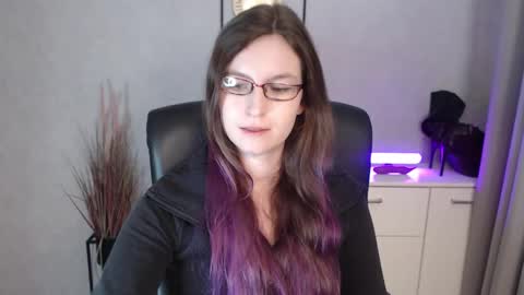 emma online show from November 21, 7:39 am