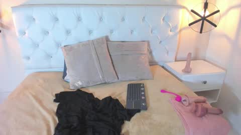 Emma online show from February 5, 6:15 pm