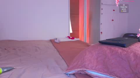 EMMA REVEES  online show from March 9, 5:01 am