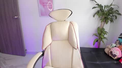 Emma online show from March 7, 4:07 pm