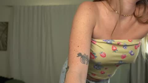 Emma Ruby online show from June 20, 6:25 pm