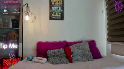 EMMA  online show from May 4, 8:37 pm
