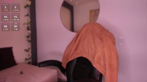 emma_woods__ online show from December 28, 3:15 pm