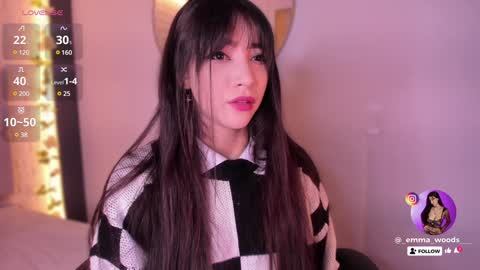 emma_woods__ online show from December 6, 12:11 pm