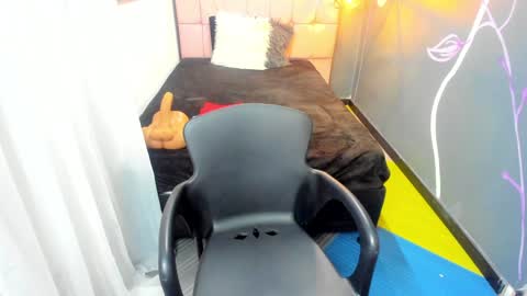 Emma Evans online show from December 4, 12:08 pm