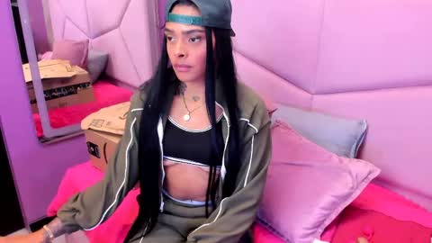 emmaebony_ online show from May 3, 1:33 am