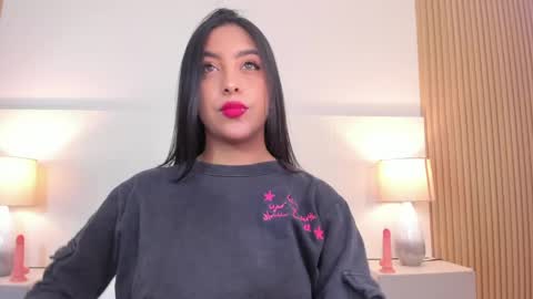 emmaespencer  online show from April 24, 11:23 am