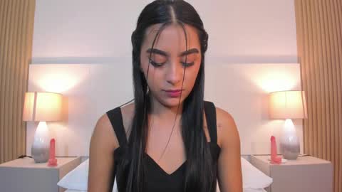 emmaespencer  online show from April 25, 11:34 am