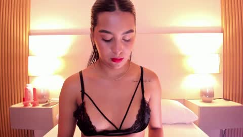 emmaespencer  online show from April 29, 11:37 am