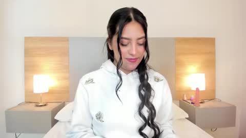 emmaespencer  online show from July 11, 8:45 pm