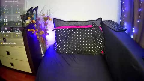 Snapshot of emmakros chatting on October 4, 8:23 am emmakros online show from October 4, 8:23 am