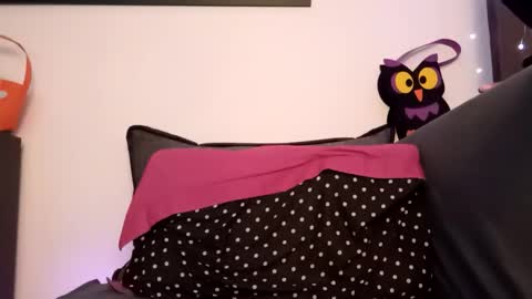 Snapshot of emmakros chatting on October 31, 10:59 am emmakros online show from October 31, 10:59 am