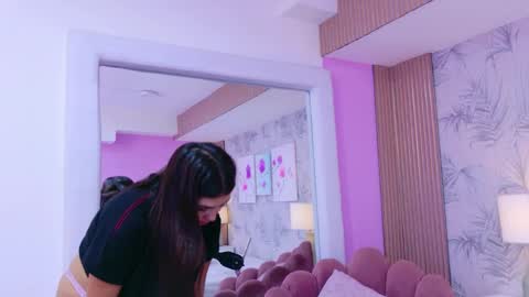 Emma Lee online show from April 14, 6:00 pm