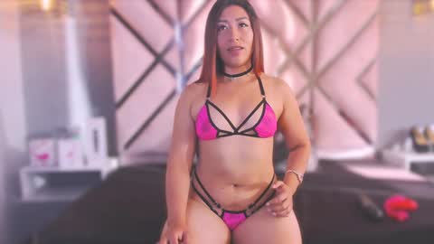 Snapshot of emmanaughty_ chatting on February 1, 10:13 pm emmanaughty_ online show from February 1, 10:13 pm