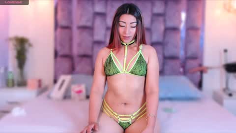 Snapshot of emmanaughty_ chatting on December 11, 10:06 pm emmanaughty_ online show from December 11, 10:06 pm