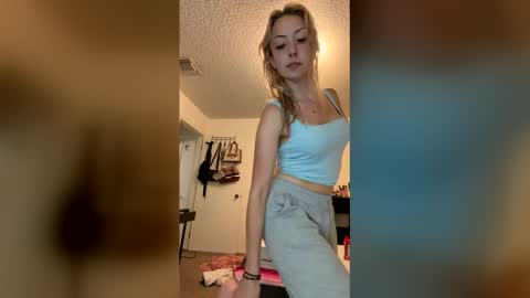 emmaraee online show from May 17, 6:17 pm