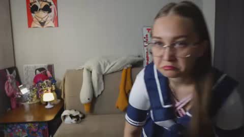 Mia online show from August 5, 5:32 pm