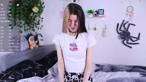 emmie_everly online show from December 17, 12:56 pm