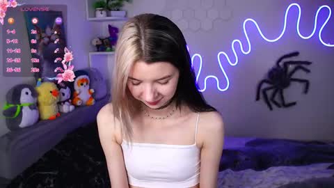 emmie_everly online show from April 24, 8:00 pm