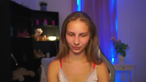 Emmie online show from August 6, 6:39 pm
