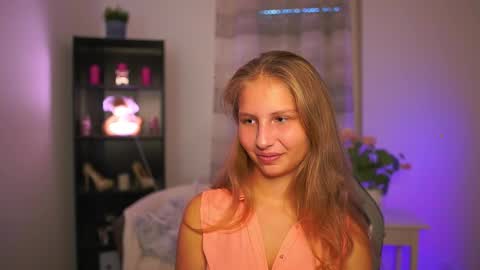 Snapshot of emmie_murray chatting on October 16, 1:22 pm Emmie online show from October 16, 1:22 pm