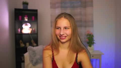 Emmie online show from December 17, 2:24 pm